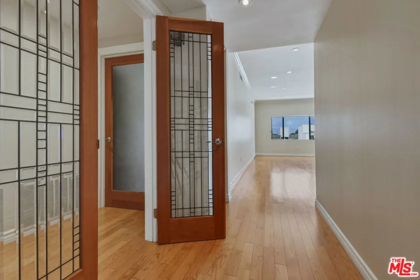 4443 Ventura Canyon Avenue #304 photo 38