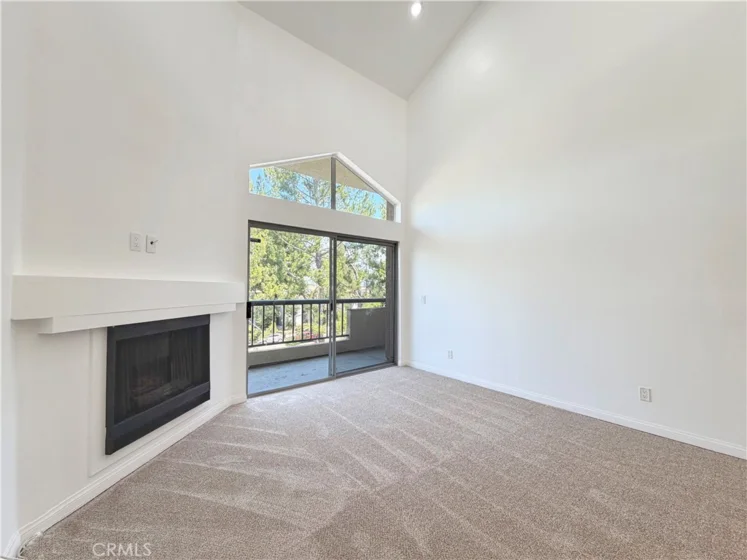 21500 Burbank #328 photo 14