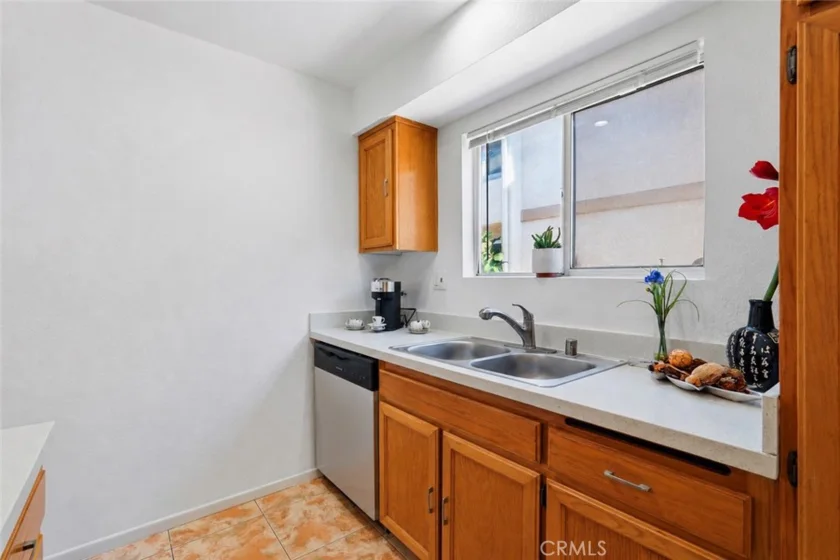 7651 Reseda #13-T photo 26