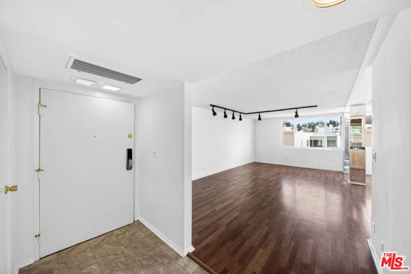 540 Kelton Avenue #402 photo 3