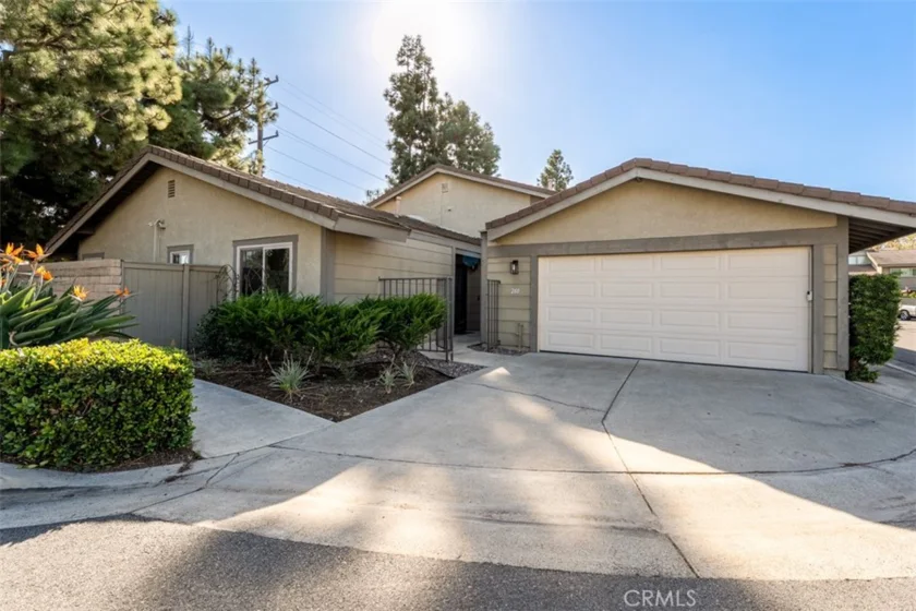 260 E Ponderosa #19 photo 1