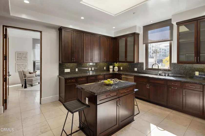 345 E Colorado Boulevard #302 photo 22