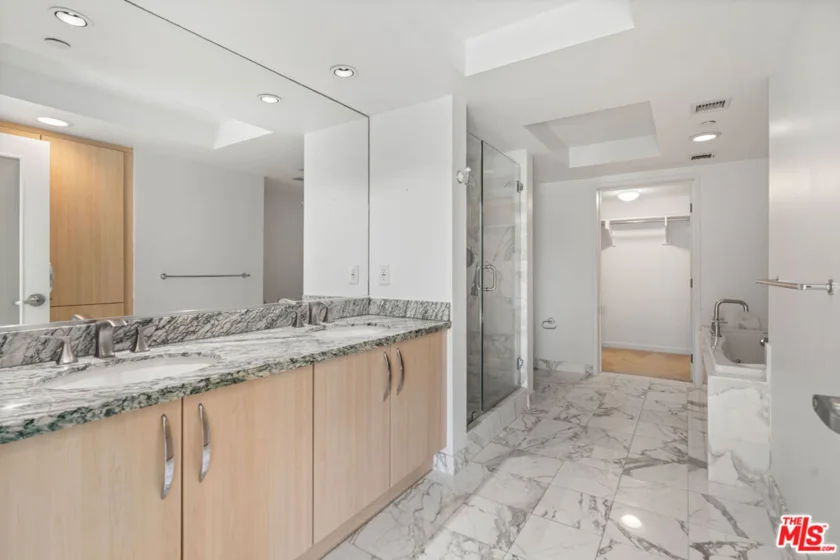 13650 Marina Pointe Drive #404 photo 11