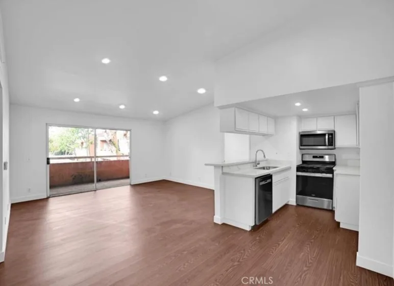 12601 Van Nuys #241 photo 2