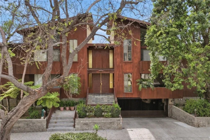 1747 Barry Avenue #106 photo 23