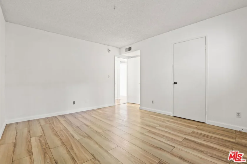 2700 Cahuenga Boulevard #2216 photo 15