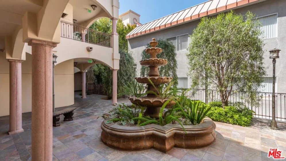 11582 Moorpark Street #104 photo 20