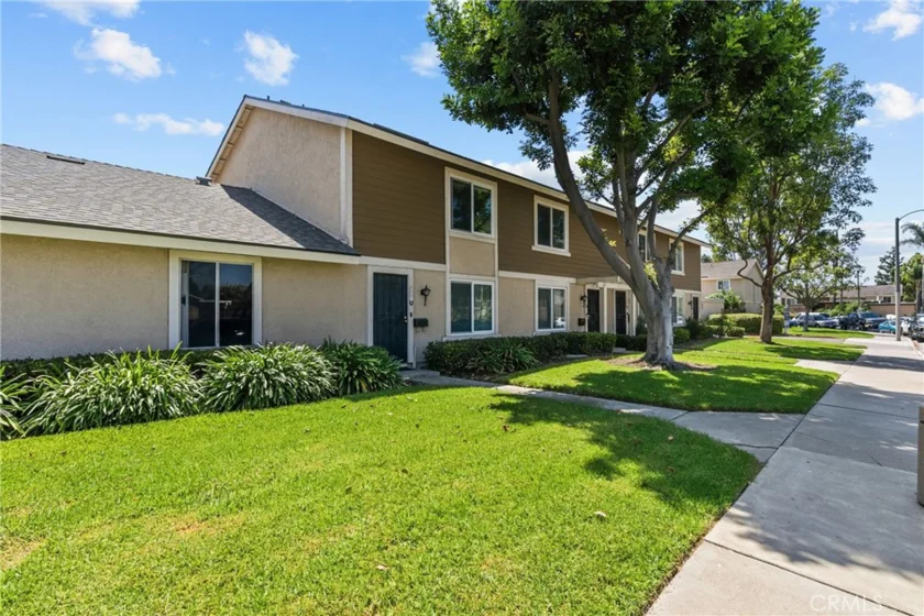 2901 S Sycamore #B photo 4
