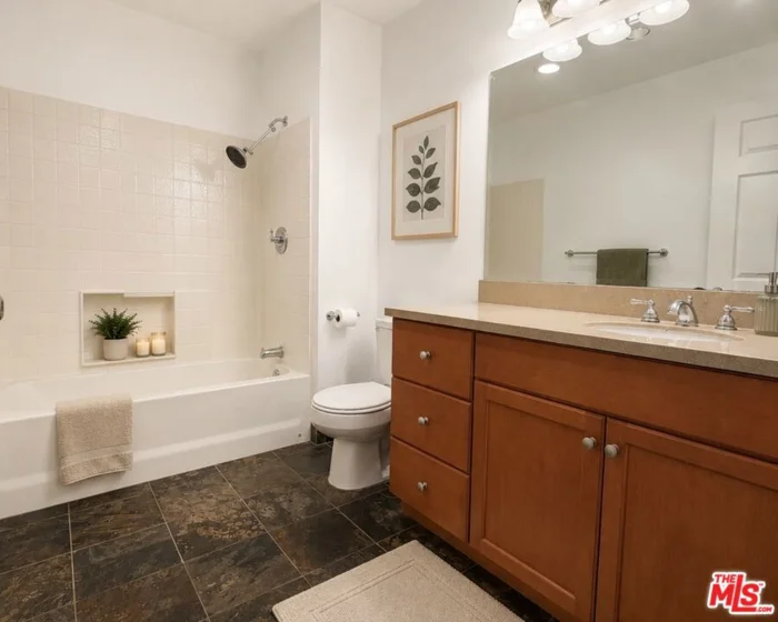13941 Sherman Way #201 photo 7