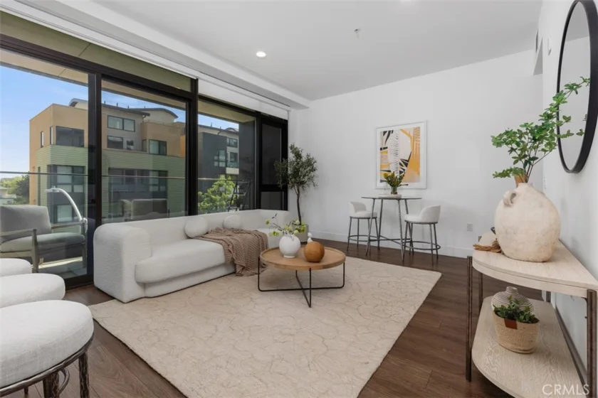 709 E Walnut Street #315 photo 12