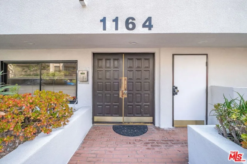 1164 Wellesley Avenue #204 photo 2