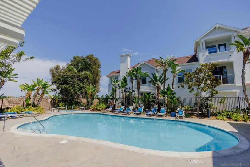 810 Harbor Cliff Way #230 photo 2