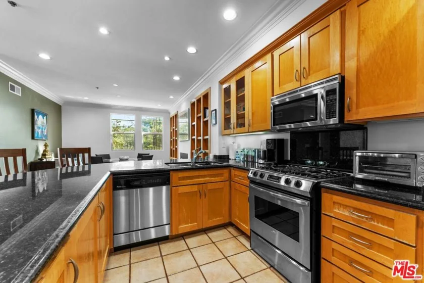 850 N Croft Avenue #302 photo 11