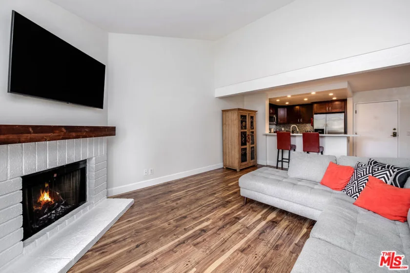 5800 Owensmouth Avenue #81 photo 1