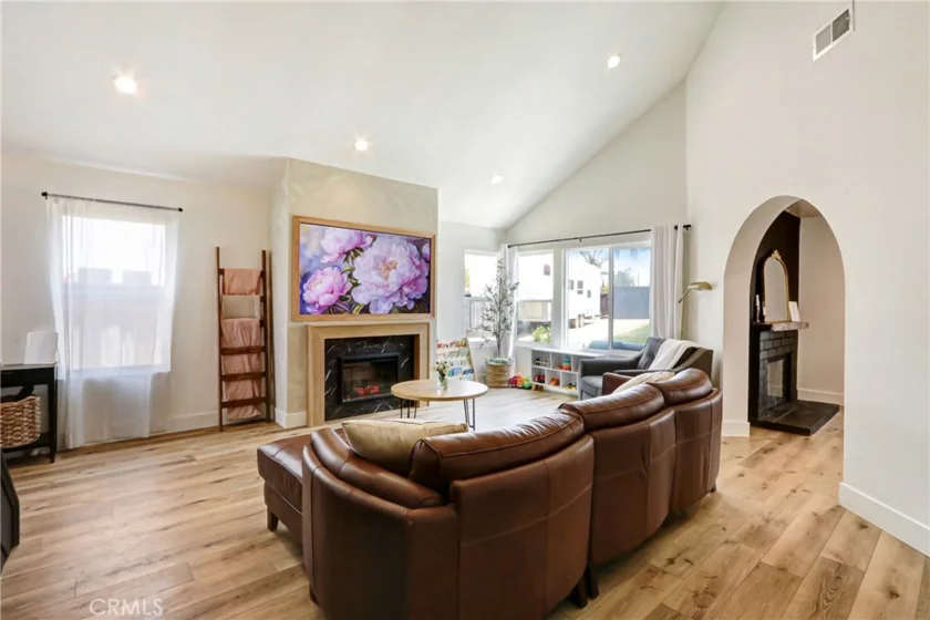 45286 Esplendor Court photo 7