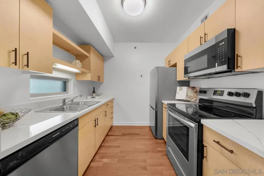 425 W Beech #327 photo 3