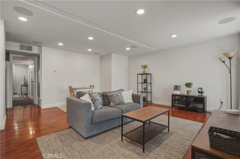 6151 Reseda Boulevard #13 photo 1