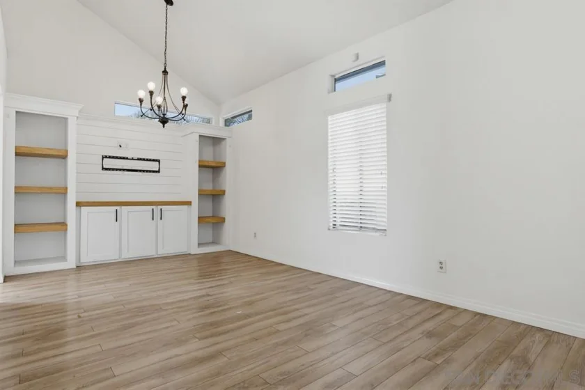 39991 Falcon Way photo 5