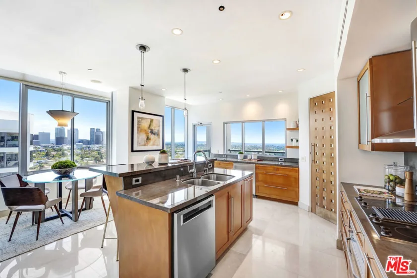 10724 Wilshire Boulevard #1607 photo 3