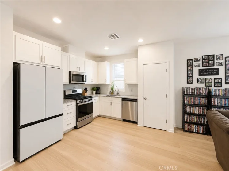 5491 Seacliff #113 photo 2