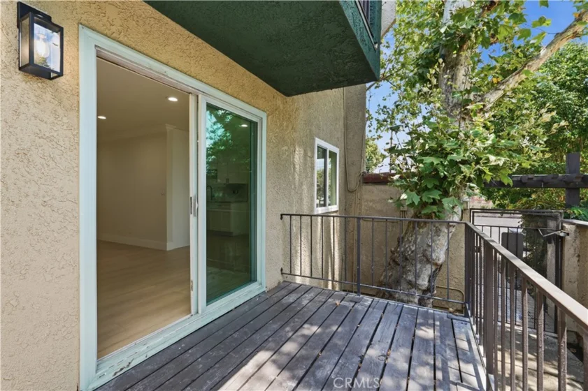 7439 Woodman Avenue #54 photo 25
