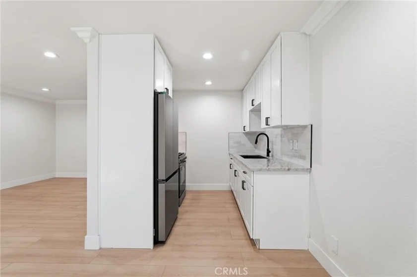 7439 Woodman Avenue #54 photo 7