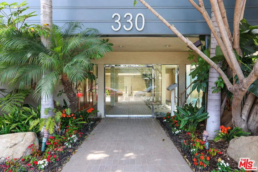 330 S Barrington Avenue #201 photo 26