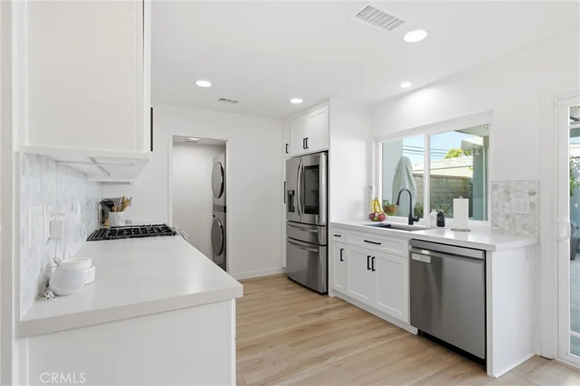 5583 Tiffany Avenue photo 4