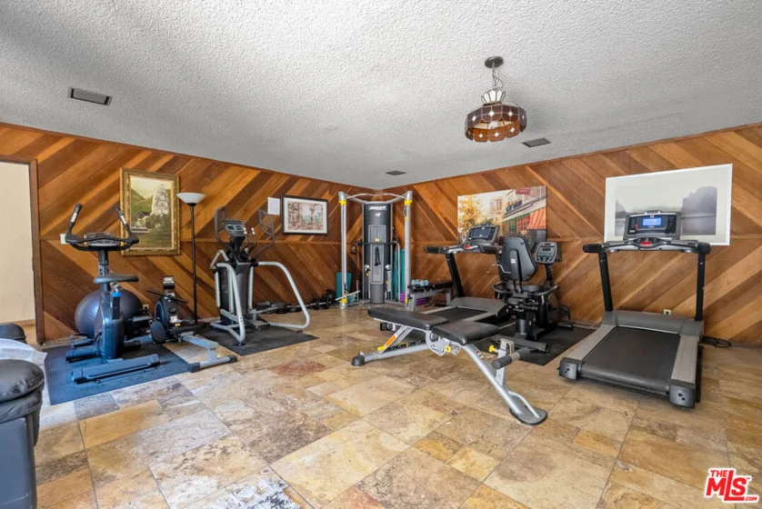 525 S Ardmore Avenue #107 photo 15