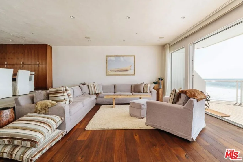 25124 Malibu Road photo 1