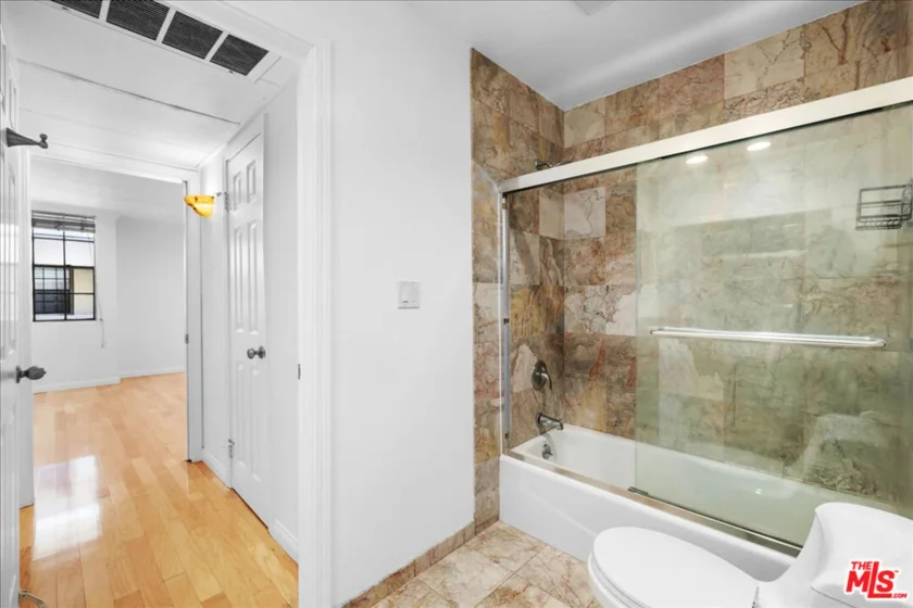 740 N Kings Road #114 photo 23