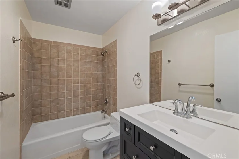 1187 E 3rd #202 photo 18