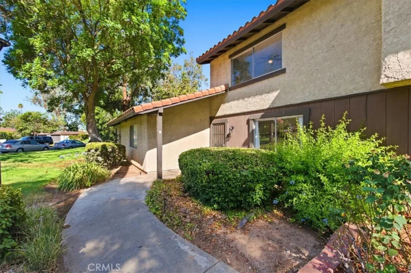 2749 Tropicana Drive photo 3