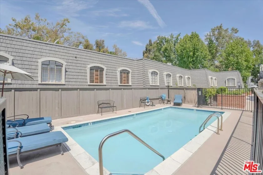 640 Wilcox Avenue photo 32