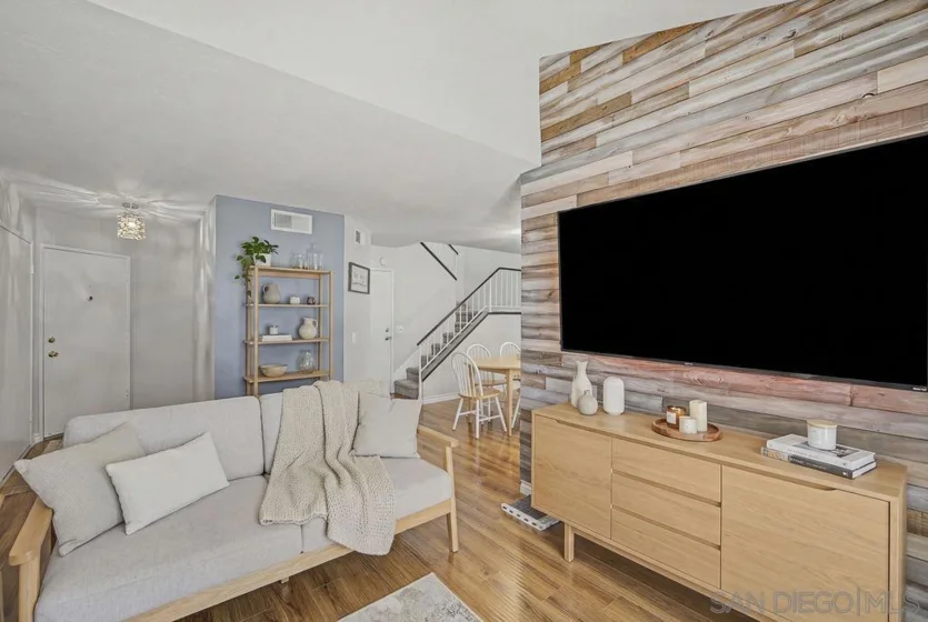 1721 Maxwell #B photo 4