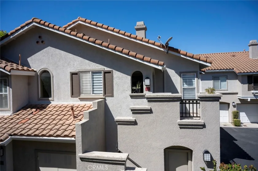 210 California Court photo 4