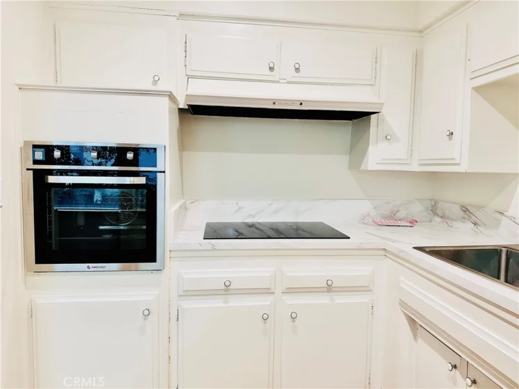 239 S Barrington Avenue #F8 photo 18