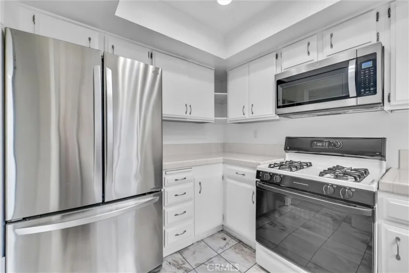 229 W Wilson Street #10 photo 15