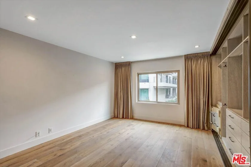439 N Doheny Drive #204 photo 21