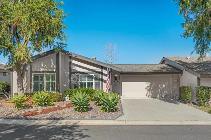 724 Nob Circle photo 1