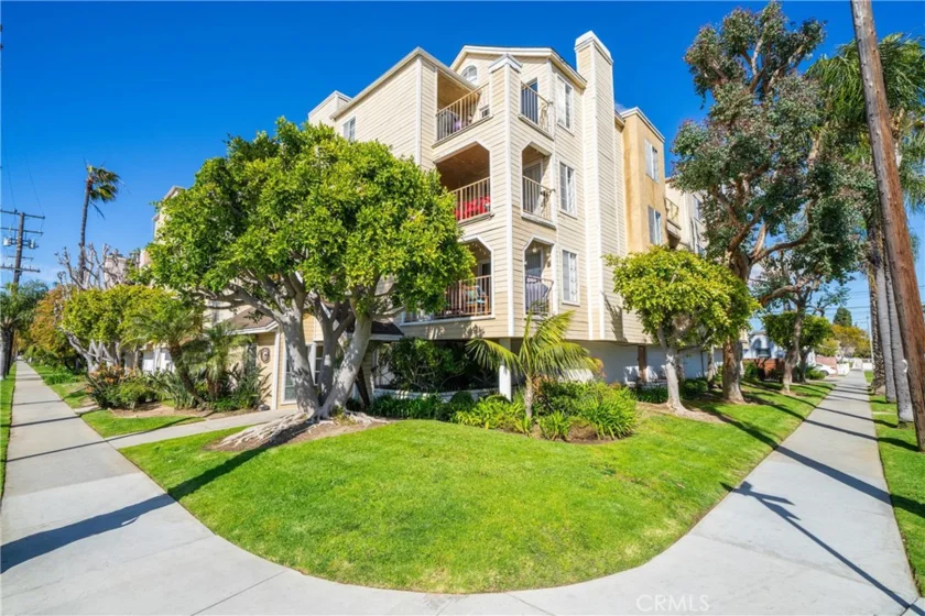 1100 Newport Avenue #402 photo 1