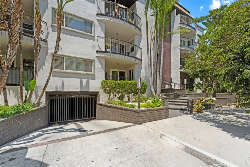 625 N Flores Street #202 photo 1