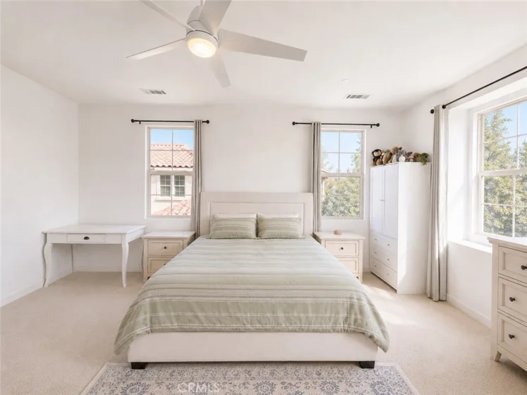 46 Finch photo 6