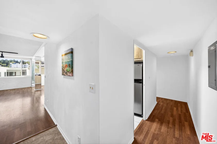 540 Kelton Avenue #402 photo 32
