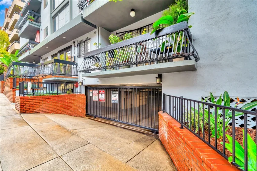 1734 N Fuller #107 photo 16