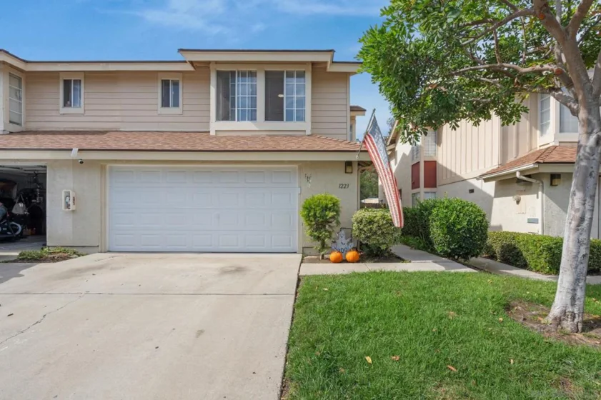 1223 Manzana Way photo 1