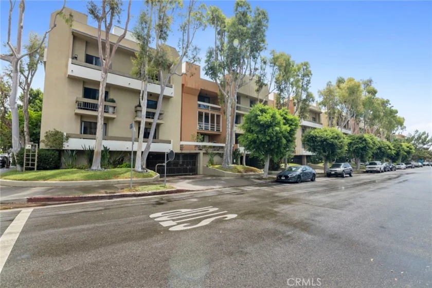 750 N Kings Road #111 photo 2