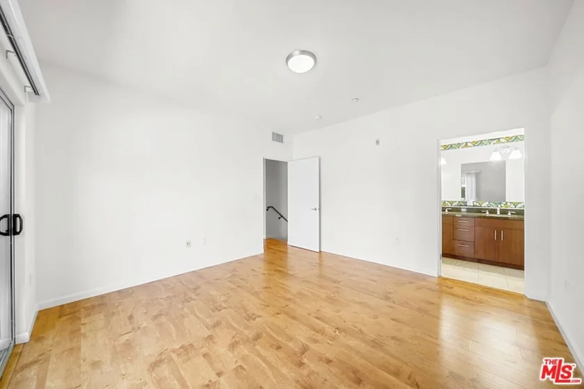2864 Sunset Place #201 photo 20