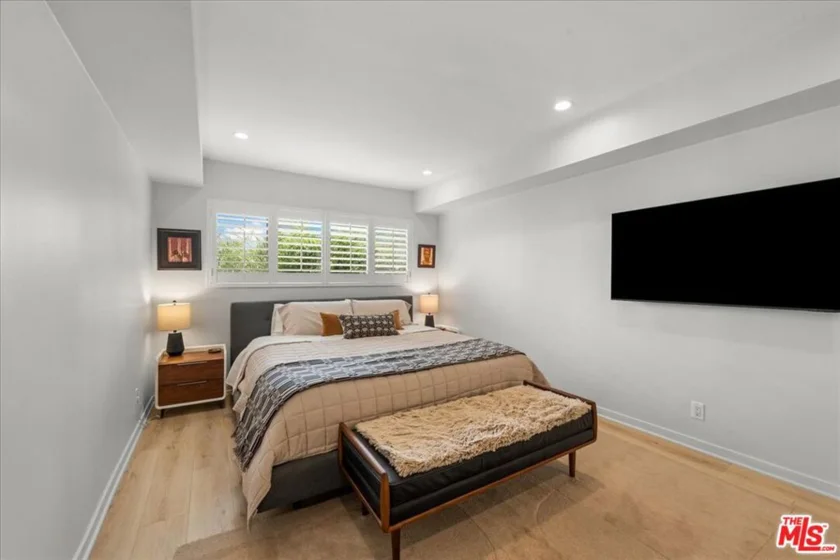 1045 N Kings Road #204 photo 8