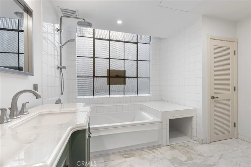315 E 8th #401 photo 12